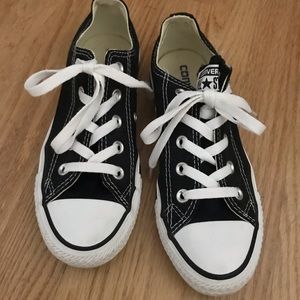 Low Top Converse in Black